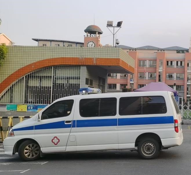 奉新救护车出租护送骨折病人一公里多少钱